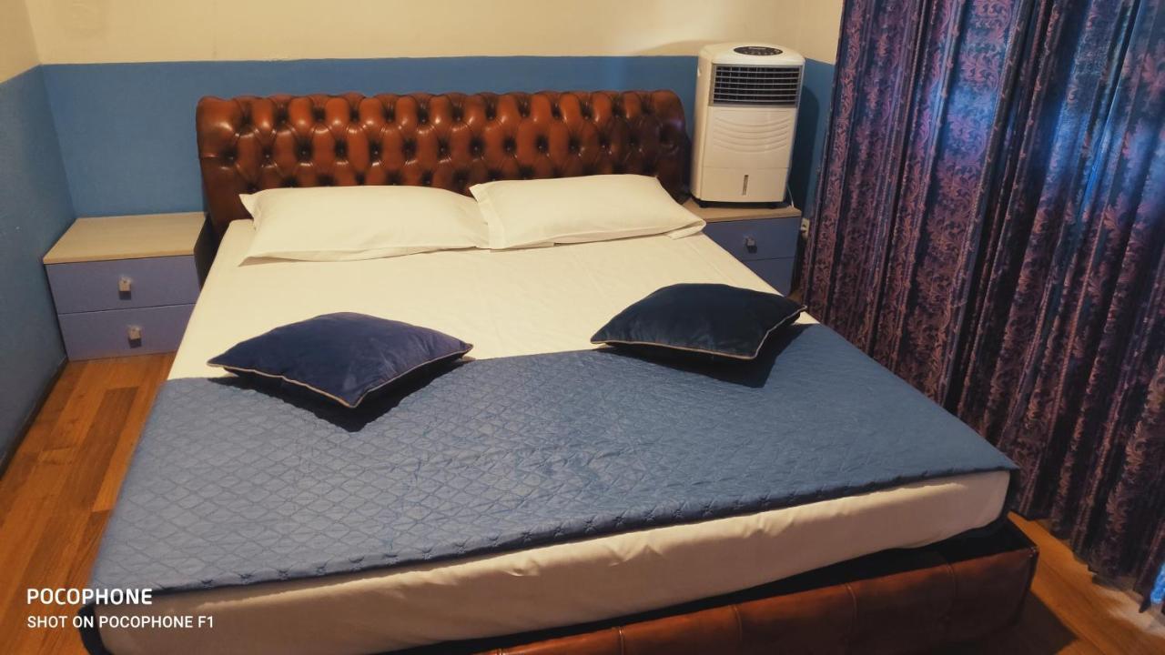 Two Ducks Hostel Рим Екстериор снимка