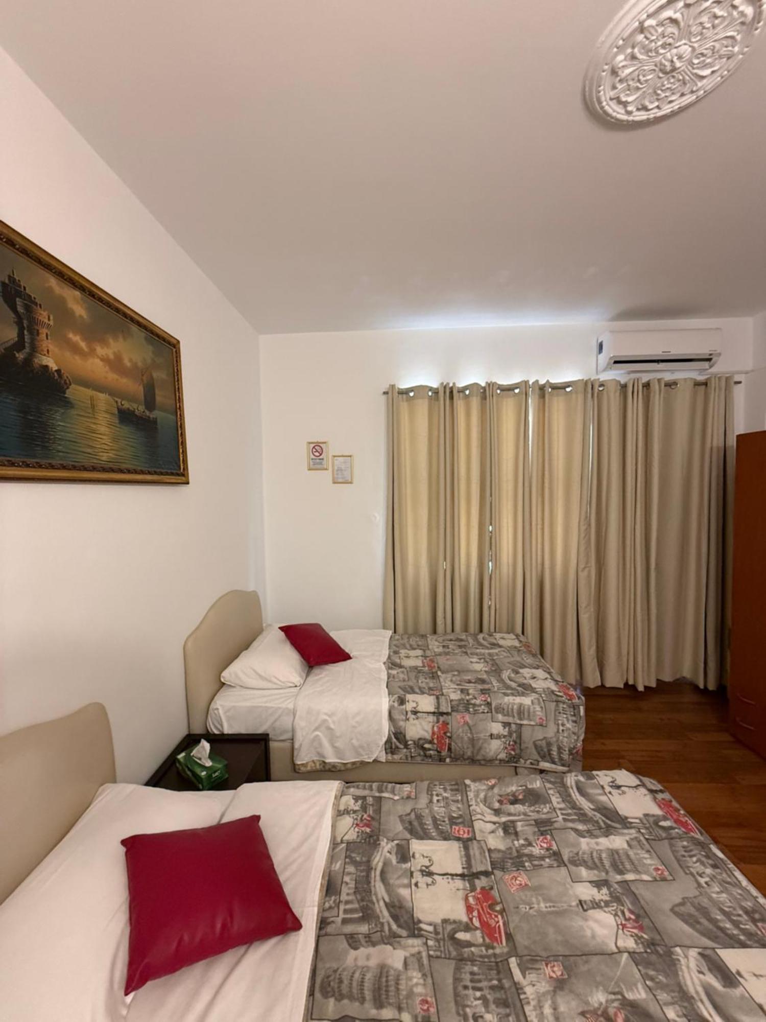 Two Ducks Hostel Рим Екстериор снимка